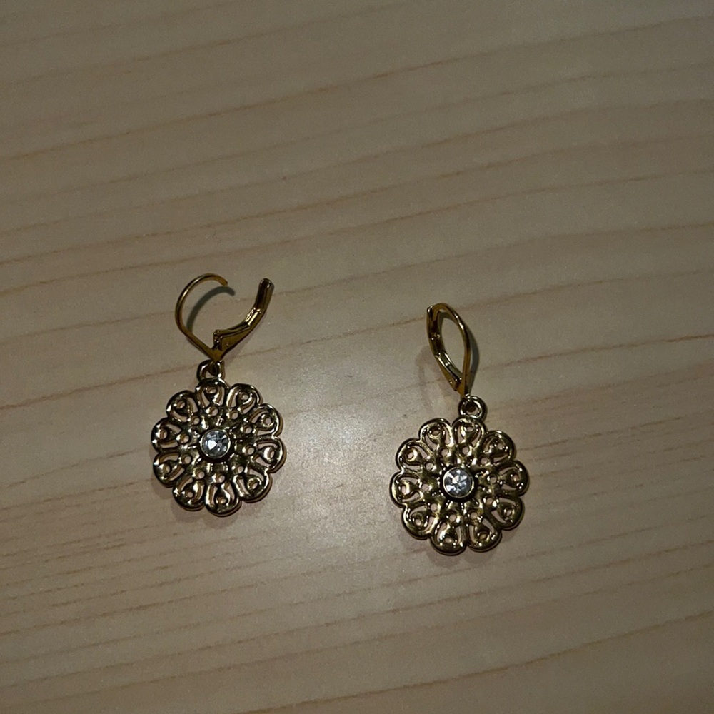 Kate Spade ♠️ New York flower dangly earrings
